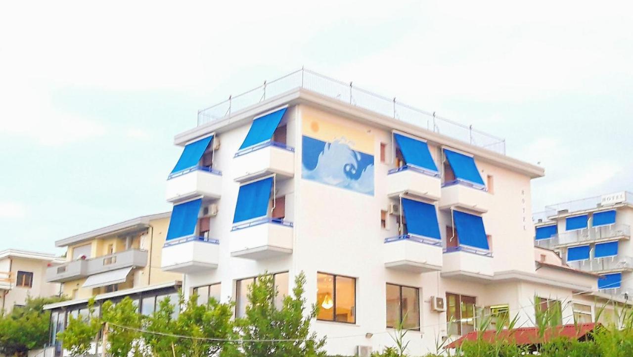 Hotel Mare Blu -- Boutique ピネート エクステリア 写真